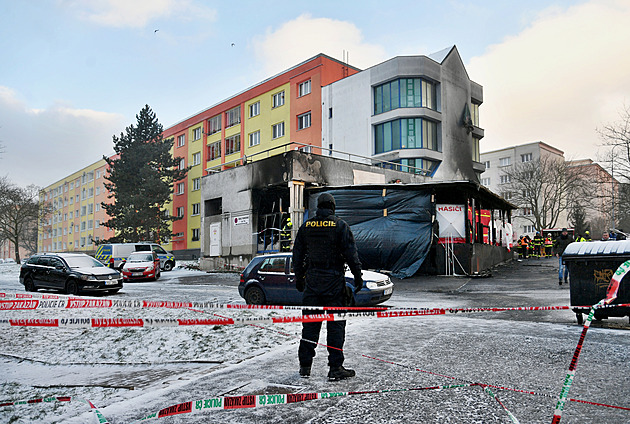 Kvůli tragickému požáru restaurace v Mostě policie obvinila dva lidi