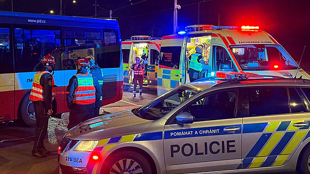 Dívka zkolabovala při vystupování z autobusu v Radějovicích, vážně se zranila