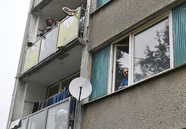 Milník pro ghetta. Šluknov začne měnit problémové sídliště, Romové to kritizují