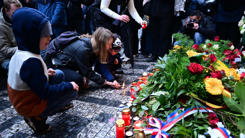 REPORTÁŽ: Ten to nemá v hlavě v pořádku, de*ile, hanba. Národní třída pulsuje emocemi