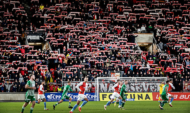 Kdybych měl dva životy, oba dva ti dám... Slavia představila novou hymnu