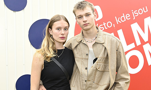 Takové věci skrývat nejdou, říkají o lásce Josefína Prachařová a Tom Sean Pšenička