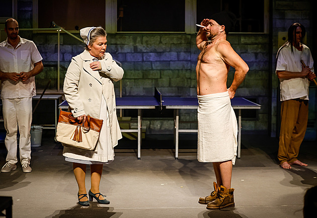 Přelet nad kukaččím hnízdem. Liberecké divadlo zve na kultovní drama