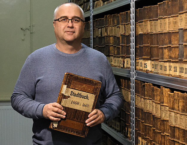 Okno do historie. Do Chebu se vrátily zápisy městských radních ze 17. století