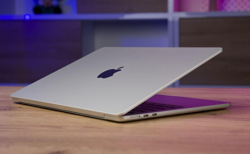 Rekordní sleva na nový MacBook Air končí. Za 21 489 Kč ho koupíte už jen do půlnoci