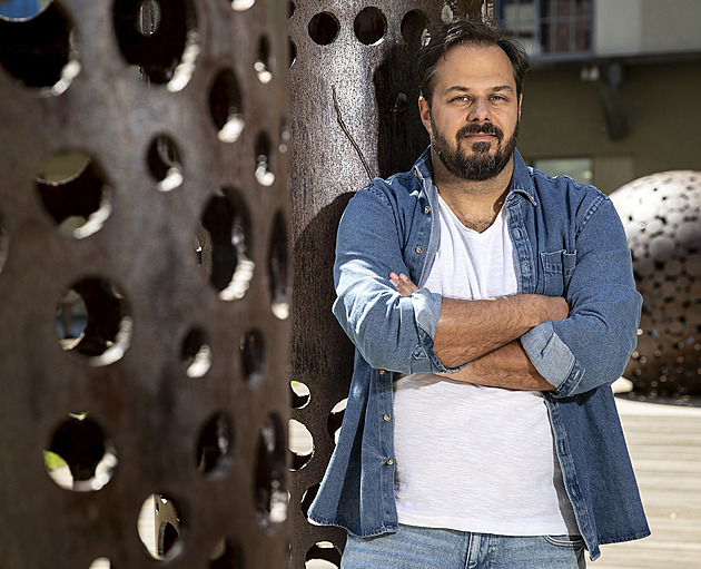 Cítím se jako kluk, který toho ještě moc nezažil, říká Xindl X. Doma ho vítá Priscilla