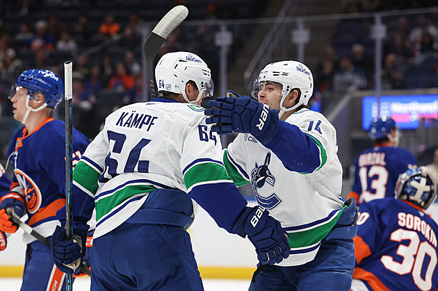 Kämpf ukončil čekání na bod v NHL, Hronek s Faksou dvakrát asistovali