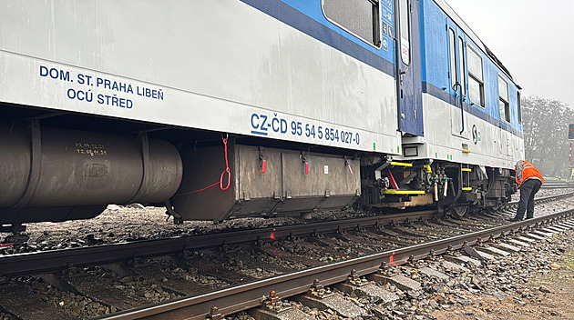 V Rakovníku vykolejil vlak při posunování. Provoz je dočasně zastaven