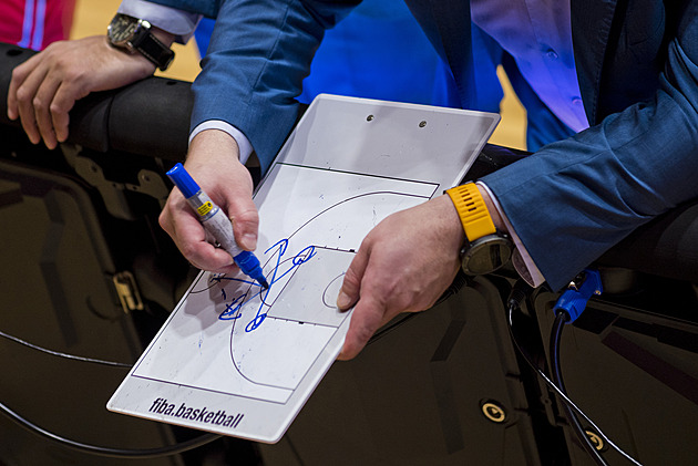 Špioni jako my. Natáčet oddechové časy, nebo ne? Mementem je finále házené