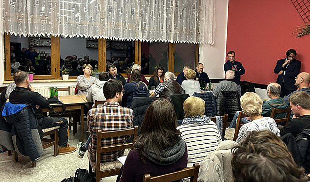 Hloupostí připravil obec o miliony, viní starostu. Zůstane zatím i s plným platem