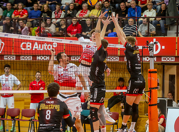 Milimetry od senzace. Budějovický postup přes Piacenzu zastavil dotek sítě