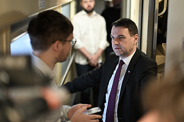 Dobrý začátek, ať předá zkušenosti ANO a SPD, hodnotí opozice Macinku na Ukrajině