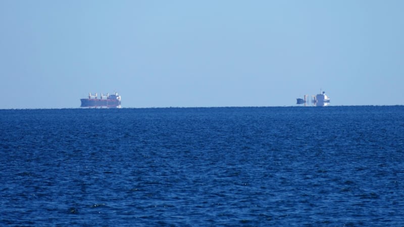 Ruské drony zasáhly dvě zahraniční lodě v Černém moři, píše Reuters. Kreml mlčí