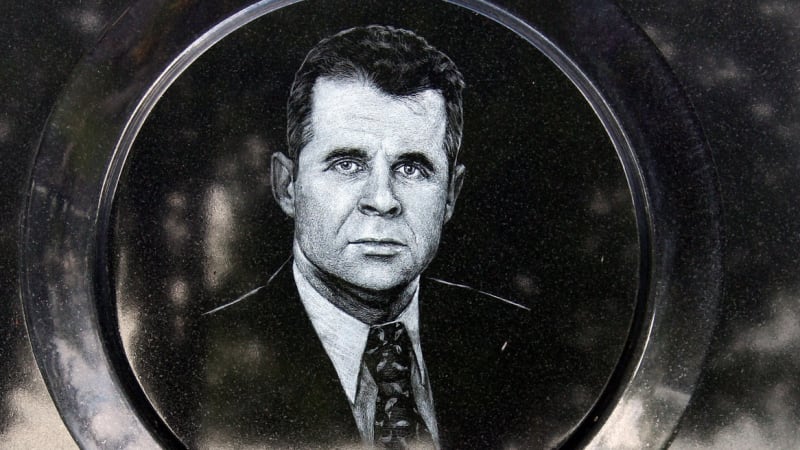 Bývalý kriminalista: Policisté znají jméno Mrázkova vraha. Na vyřešení případu není zájem