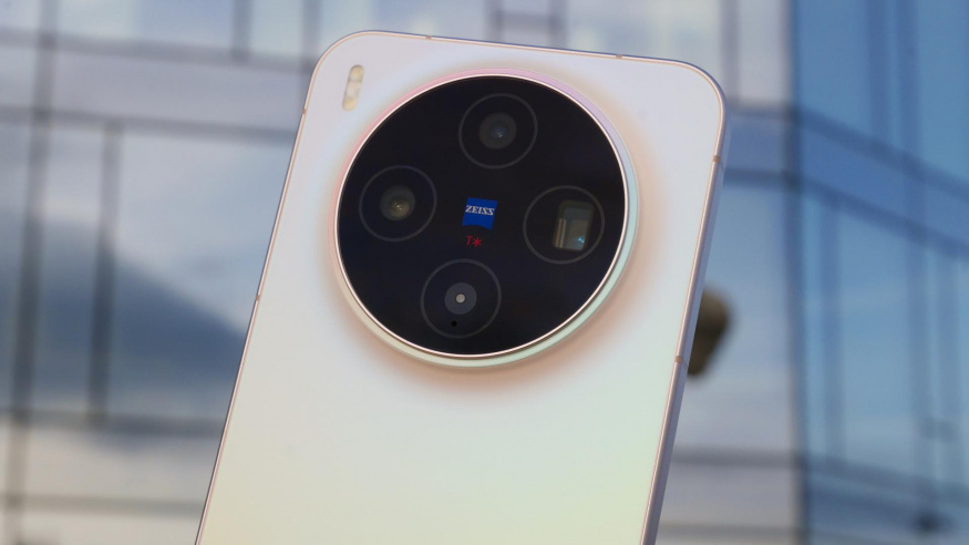 Vivo X300 recenze: velký telefon v malém těle