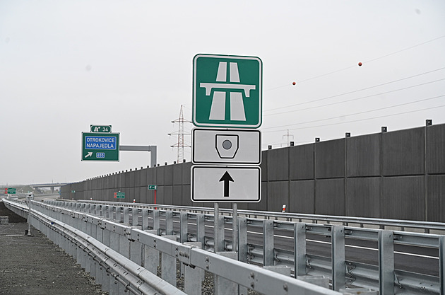 Až otevřou celou D55, kraj zpoplatní kamionům souběžný silniční tah