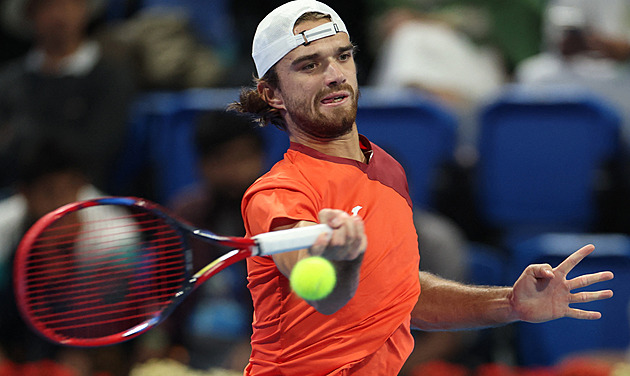 Menšík slaví vítězný návrat, Macháč podlehl Sinnerovi. Krejčíková se zranila