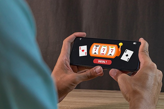 Lidé v Česku poprvé prosázeli přes bilion, stále vedou automaty, říká statistika