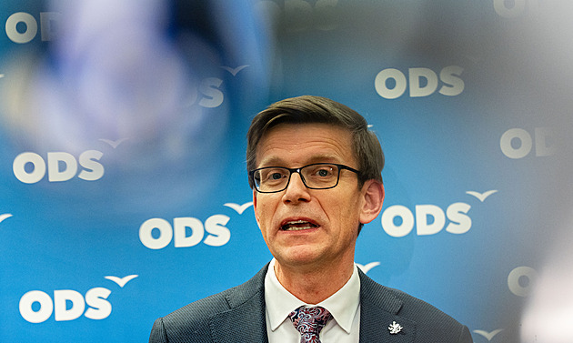 Stát vybízí pumpaře, aby zdražili, kritizuje opozice stropové ceny paliv