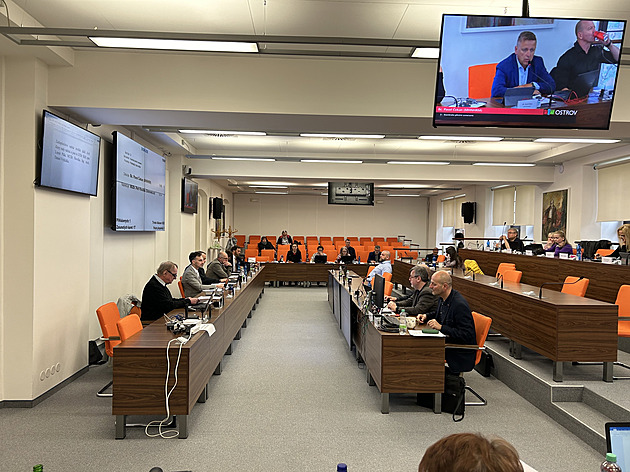 Opozice poslala květinovou zakázku k ÚOHS, vadí jí chybějící smlouva