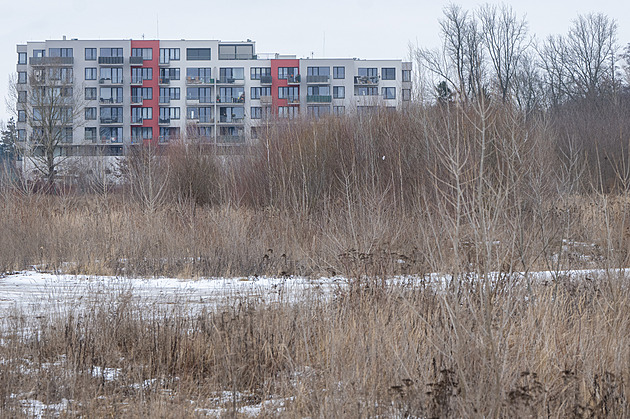 Developer po letech sporů může postavit monumentální domy, odpůrci ustoupili