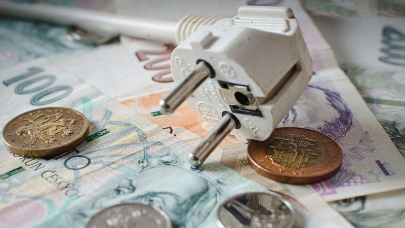 Íránská krize drtí energetiku: Experti odhadli, o kolik mohou v Česku zdražit plyn a elektřina