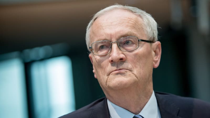 Německá policie zadržela bývalého šéfa rozvědky Hanninga. Podezřívá ho ze špionáže