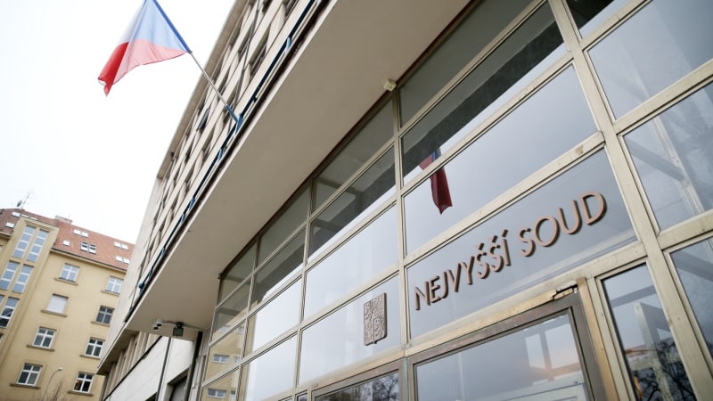 Otec na Vsetínsku udeřil plačící 5měsíční miminko, zemřelo v nemocnici. Teď padl trest