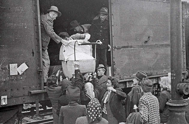 Po výbuchu skladu házeli Němce do řeky, líčí historik události kolem odsunu