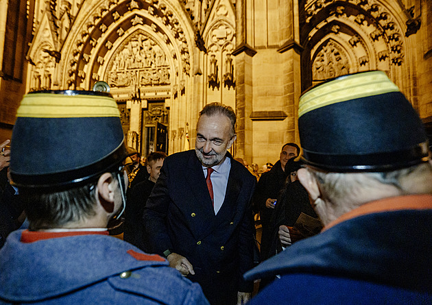 Přijel i Karel Habsburský. Ve svatém Vítu zazněla císařská hymna a připomínali se čeští králové