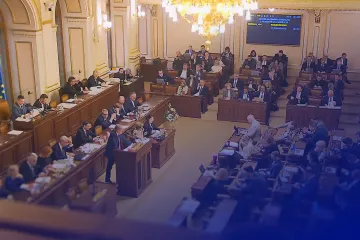Sněmovna hlasy koalice zamítla žádosti opozice o přestávky, ta mluví o popření demokracie